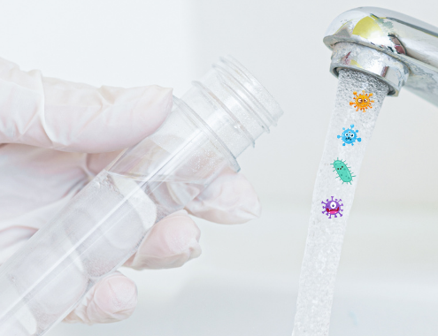 Wasserprobe wird entnommen